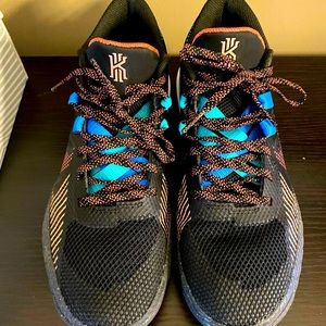 Men’s basketball sneakers